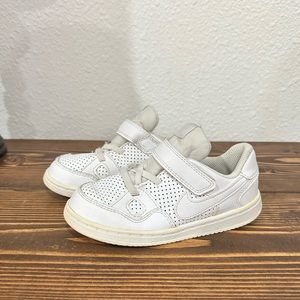 Nike Boys' Pre-School Court Borough Low size 10 C